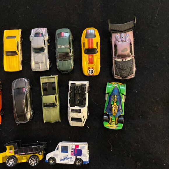 Vintage 21 Collectable Matchbox/Mattel Toy Cars* - Picture 5 of 6